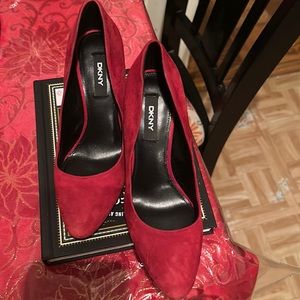 DKNY red suede Pump